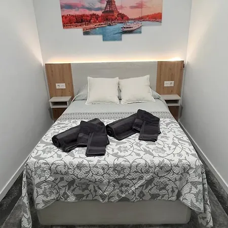 Jardin En El Centro Catedral * Oviedo